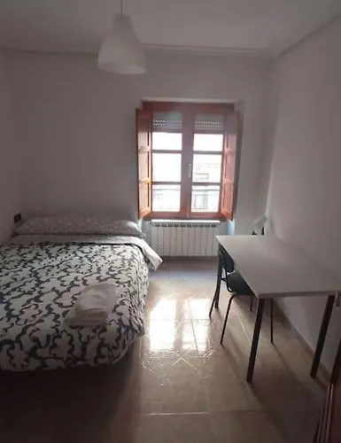 Piso Centrico En Casco Antiguo דירה לאון